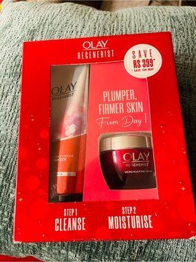OLAY Regenerist Cleanse & Moisturise Set - Red and Silver Accents